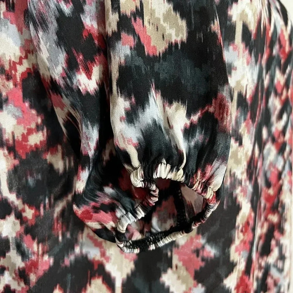 Lily White Abstract Pink Gray Tan and White Abstract Blouse Size Medium Polyeste - Picture 6 of 7